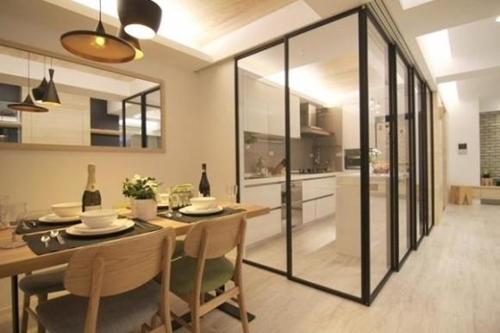 現(xiàn)代廚房推拉門應(yīng)注重保養(yǎng)