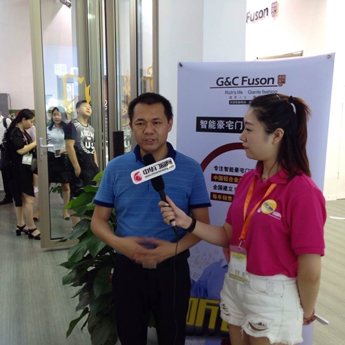 富軒門窗建博會現(xiàn)場新品首發(fā)，吸引萬人圍觀