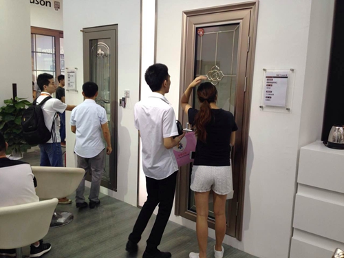 富軒門窗建博會現(xiàn)場新品首發(fā)，吸引萬人圍觀
