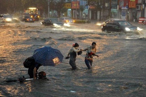 臺(tái)風(fēng)過后暴雨肆虐，智能門窗為生活添一份舒心