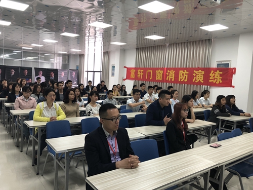 富軒門窗響應(yīng)國家的號(hào)召開展消防演習(xí)