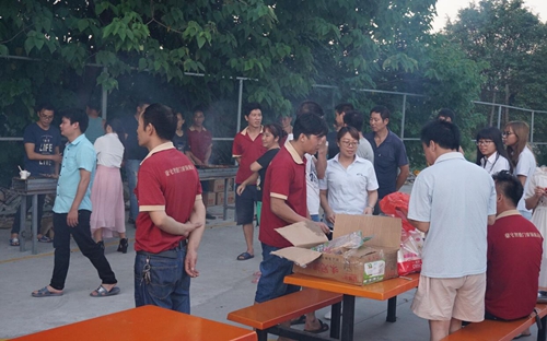 富軒門(mén)窗生日會(huì)與燒烤激情相約