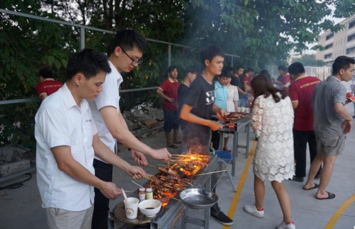 富軒門(mén)窗生日會(huì)與燒烤激情相約