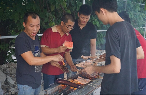 富軒門(mén)窗生日會(huì)與燒烤激情相約