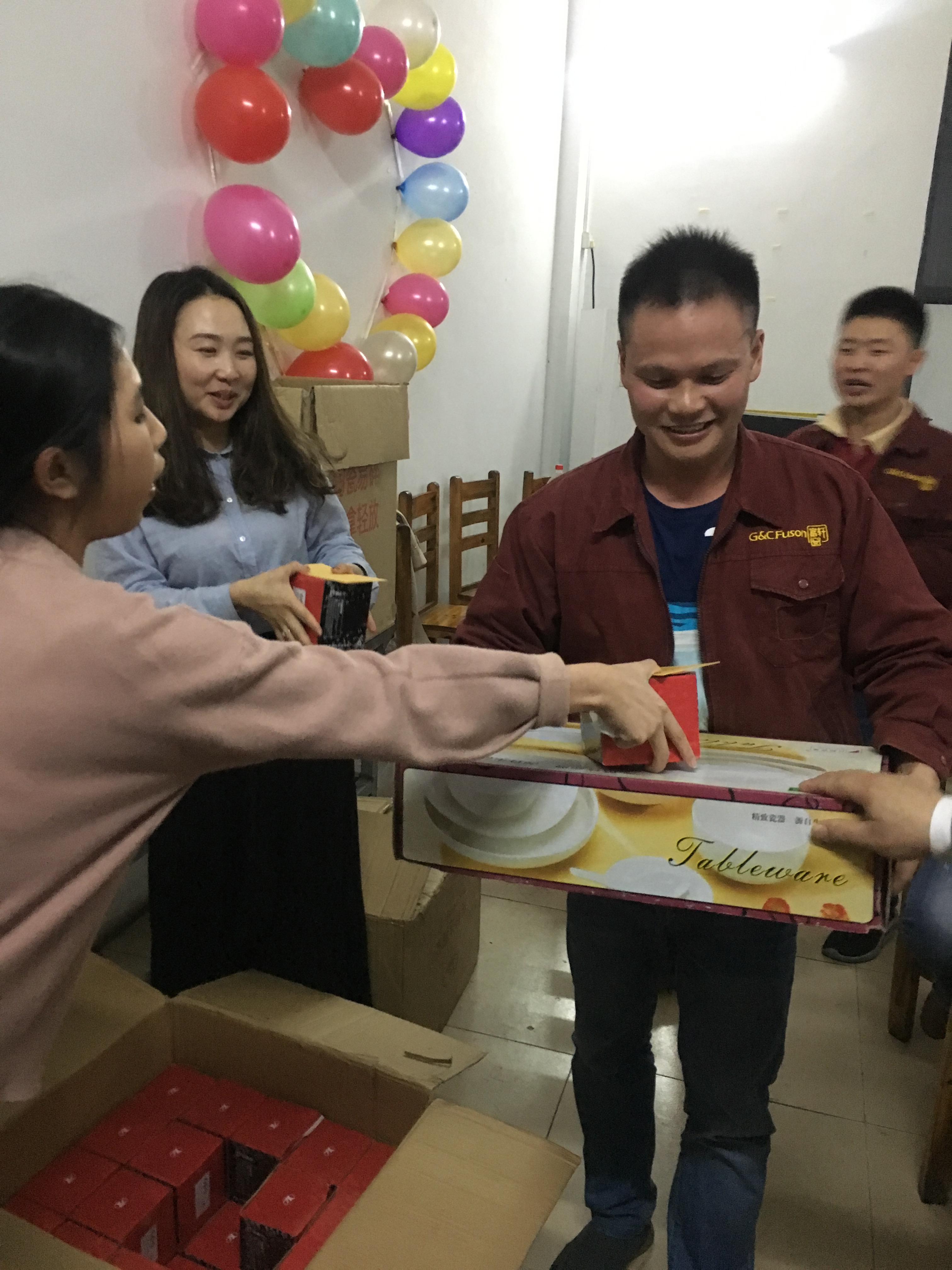 金秋物語(yǔ)：富軒門窗的壽星們生日快樂(lè)